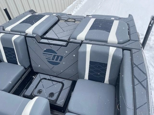 2025 Malibu 23 Lsv alt