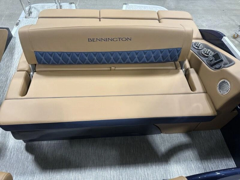 2026 Bennington Marine Qx 25 Swingback Arch 3t alt
