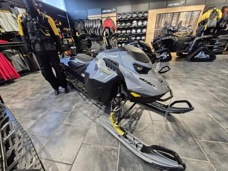 2026 Ski-Doo SUMMIT ADR w/ EDGE Pkg 154 850 E-TEC PowderMax Light FlexEdge 2.5'' SHOT