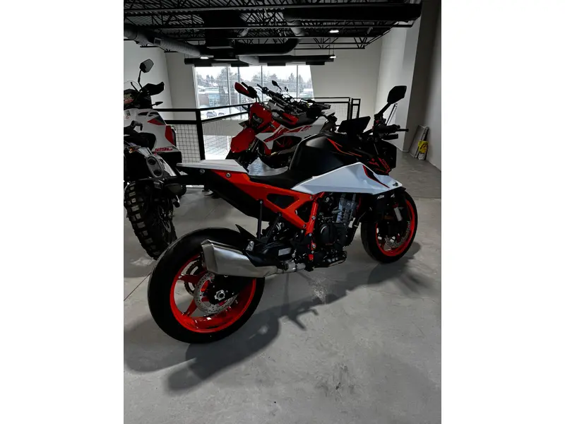2026 KTM 990 DUKE R thumbnail 2