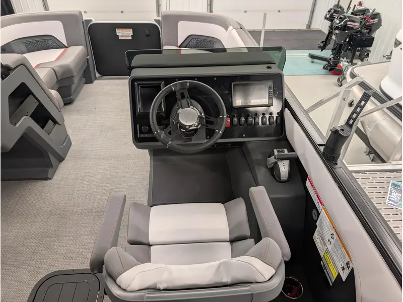 Manitou 22 Cruise Switchback Max Deck Signature 150HP w/Trailer 2024