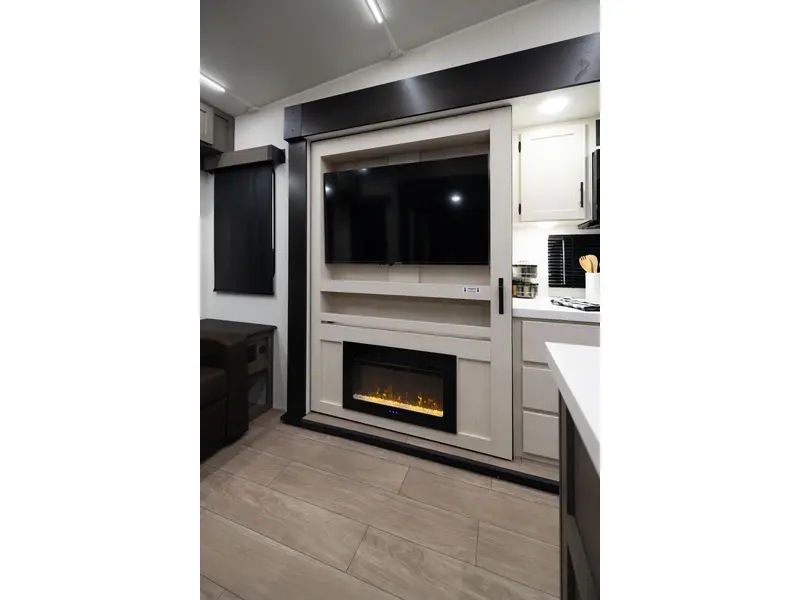 2026 Arctic Wolf 3250 SUITE