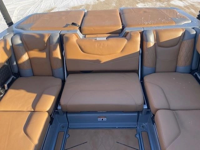 2021 Malibu M220 alt