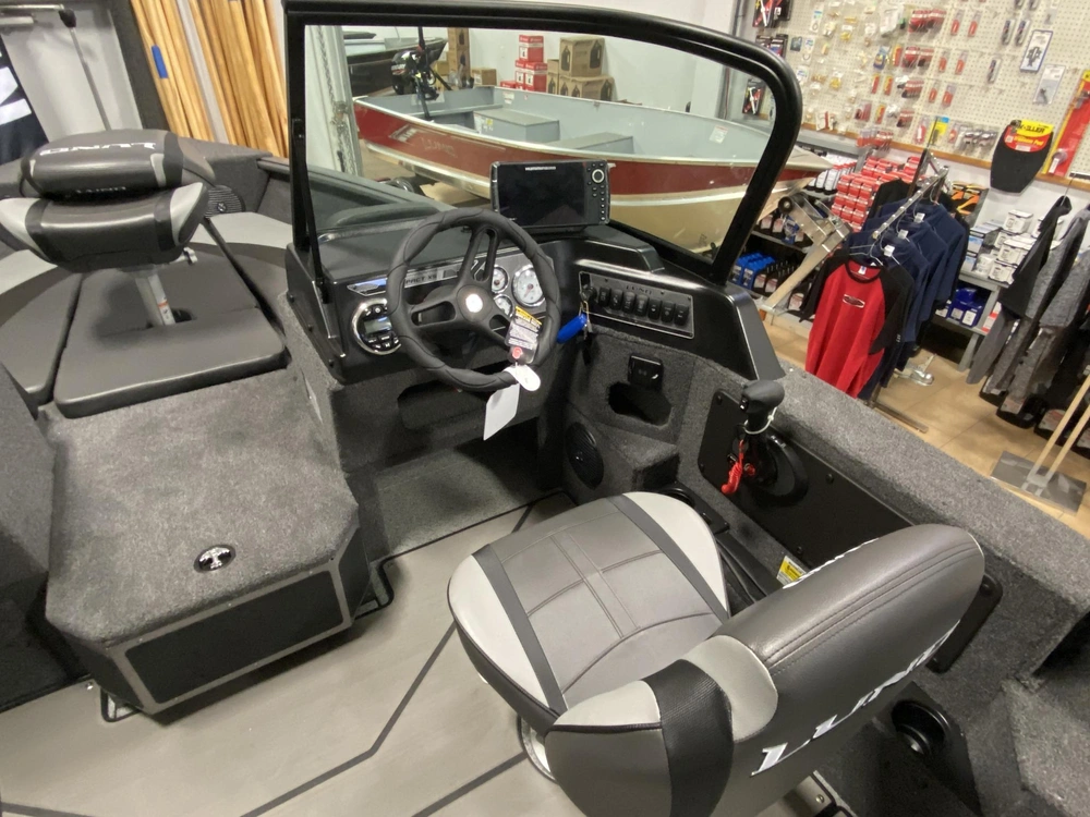 2026 Lund Boat Co 1775 Impact alt