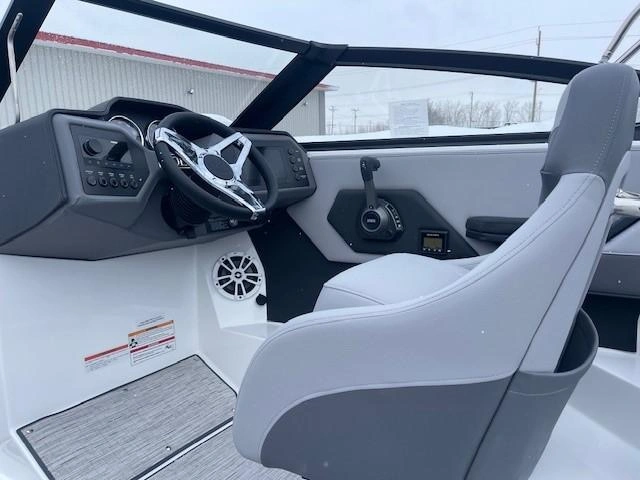 2025 Cobalt Boats Cs22 alt