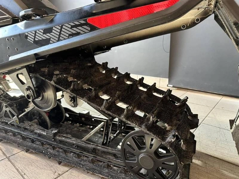 2025 Ski-doo Backcountry X-rs 146 (43'') 850 E-tec Storm 150 1.5'' E.s. alt