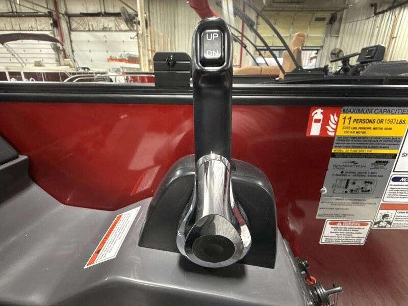 Bennington Marine 21 S Swingback 3t Rouge 2026 alt