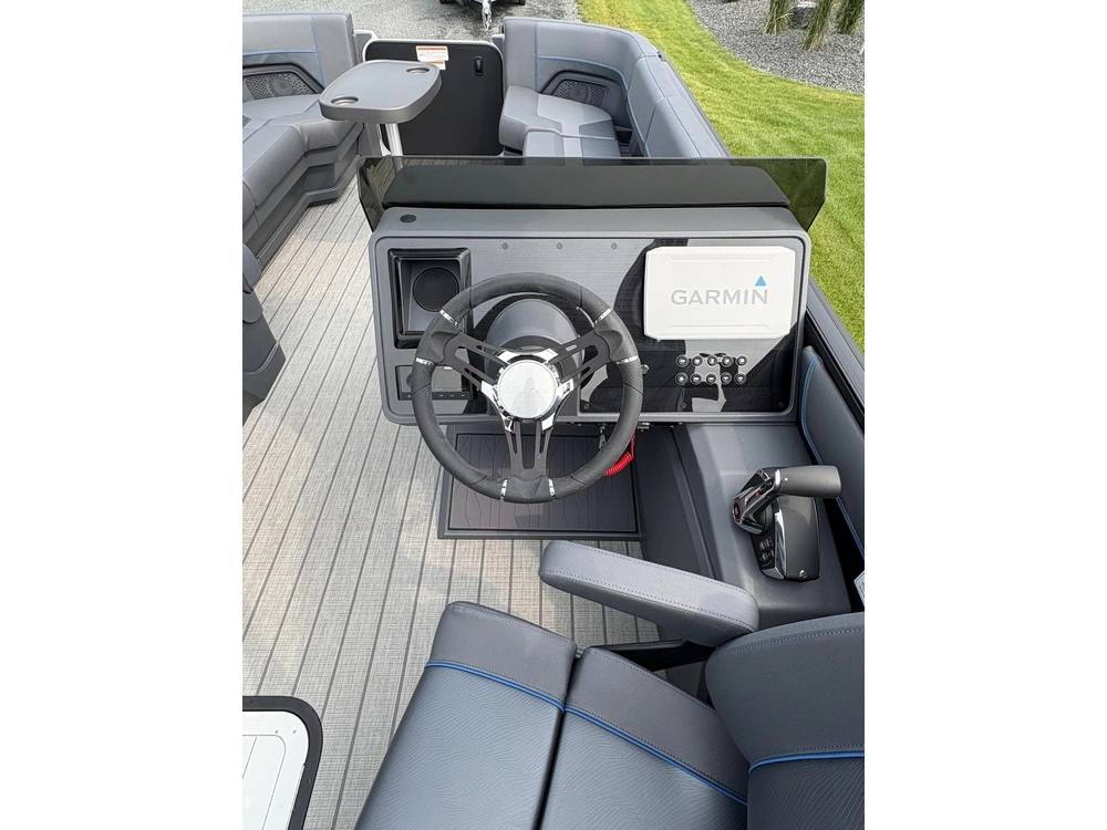 2025 Manitou Explore 22 Navigator Trifold 250 Mercury & Trailer alt