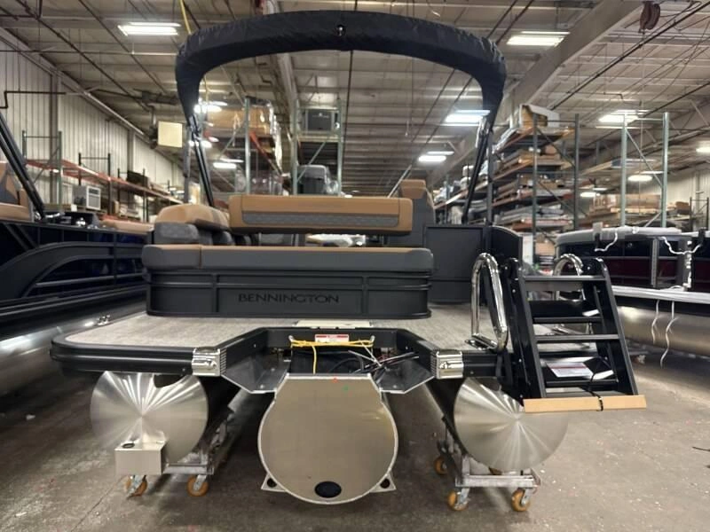 Bennington Marine 22 S Swingback 3t Noir Mat 2026 alt