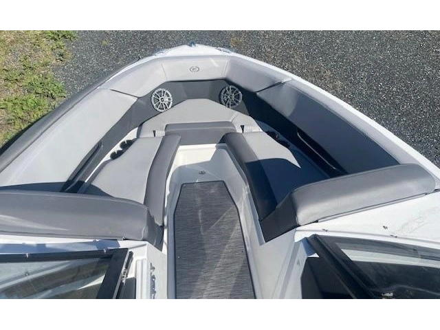 2025 Cobalt Boats Cs22 alt