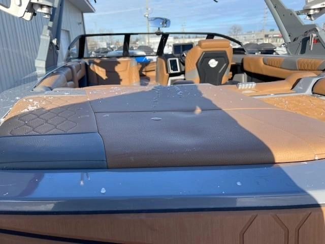 2021 Malibu M220 alt