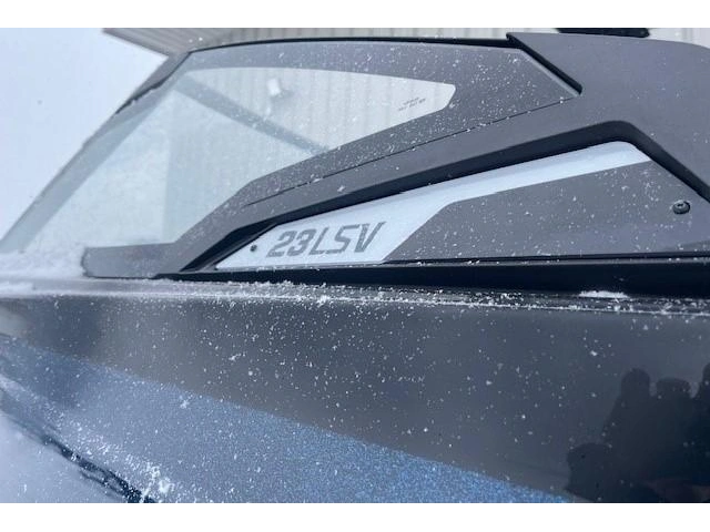 2025 Malibu 23 Lsv alt