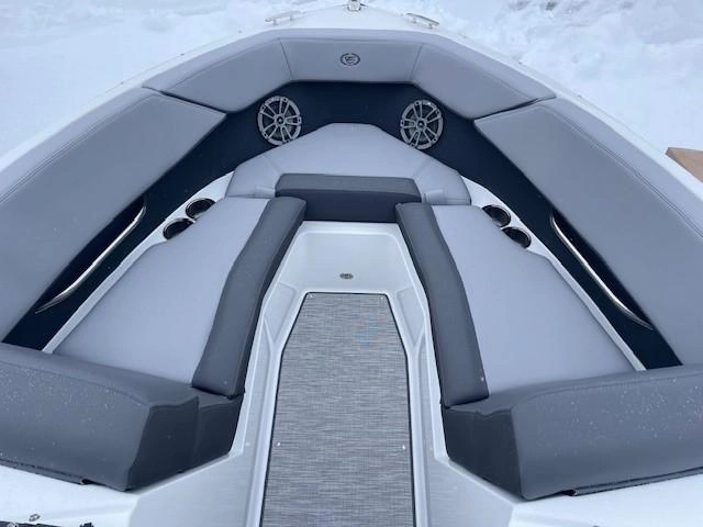 2025 Cobalt Boats Cs22 alt