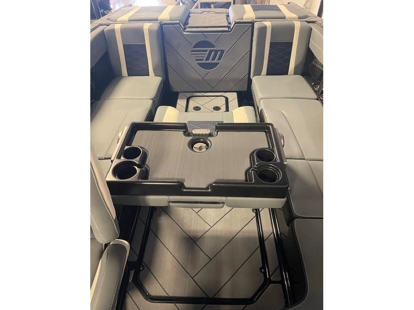 2025 Malibu 23 Lsv alt