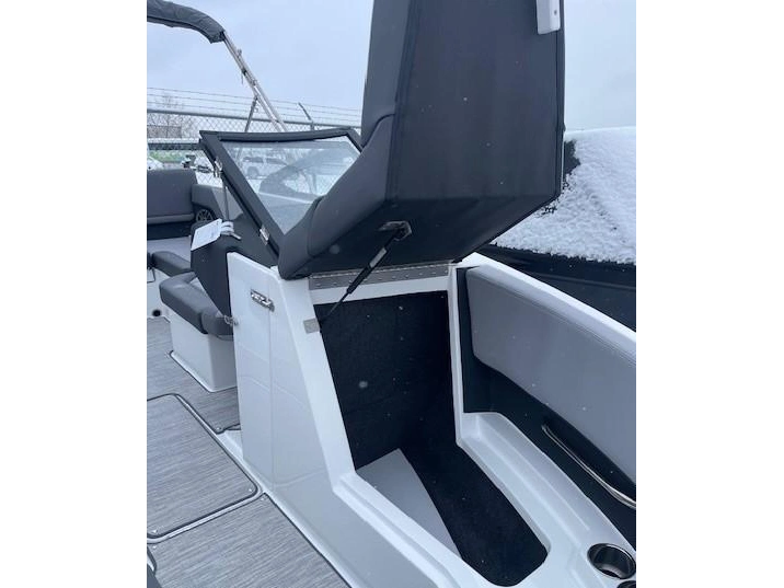 2025 Cobalt Boats Cs22 alt