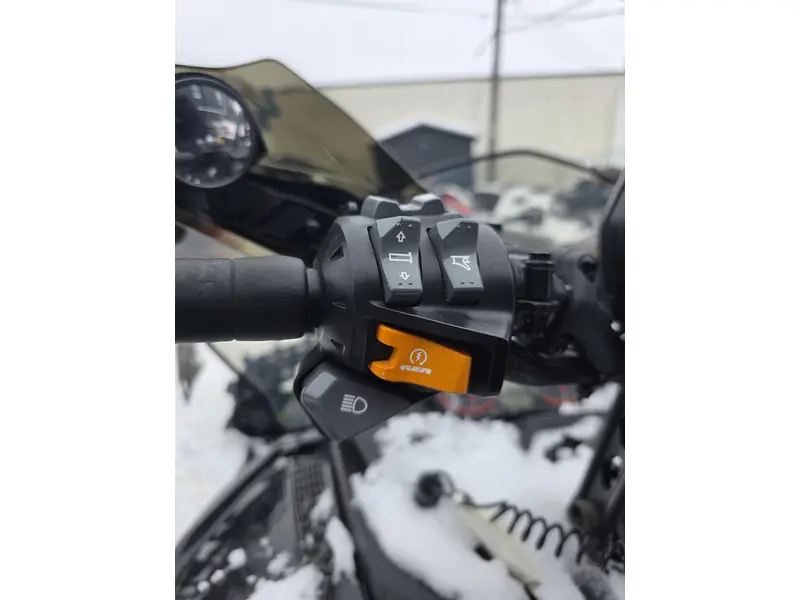 2016 Ski-Doo Expedition Xtreme 800R