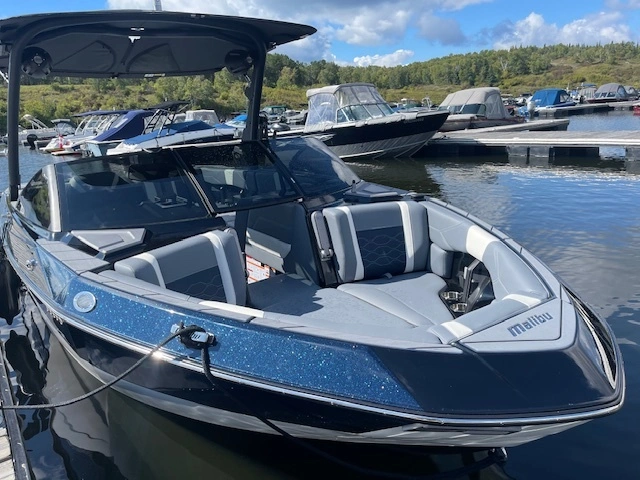 2025 Malibu 23 Lsv alt