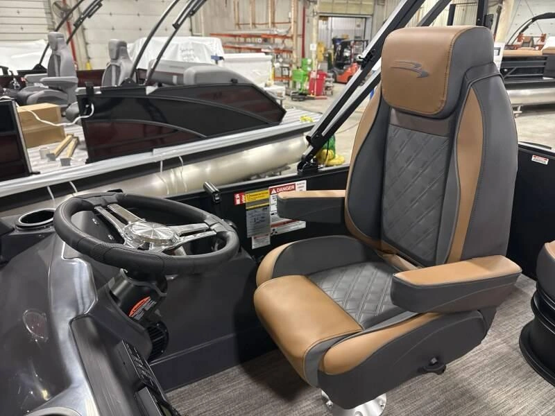 2026 Bennington Marine 22s Swingback Luxe 3t Noir Mat alt