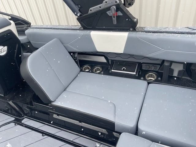 2025 Malibu 23 Lsv alt