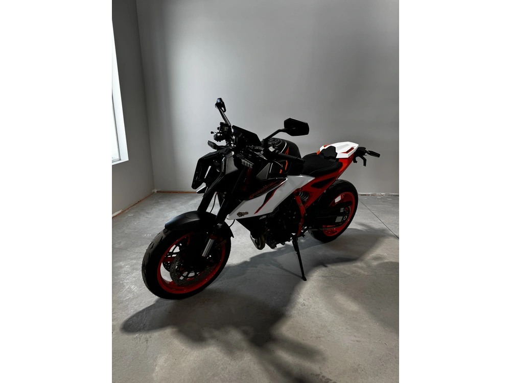 2026 Ktm 990 Duke R alt