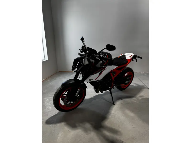 2026 KTM 990 DUKE R thumbnail 3