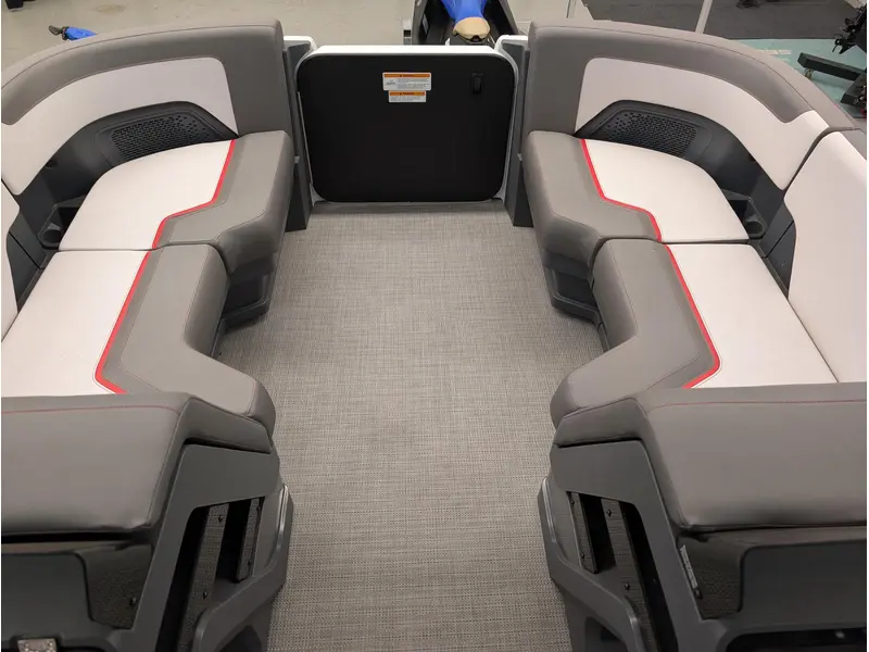 Manitou 22 Cruise Switchback Max Deck Signature 150HP w/Trailer 2024