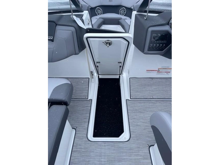 2025 Cobalt Boats Cs22 alt