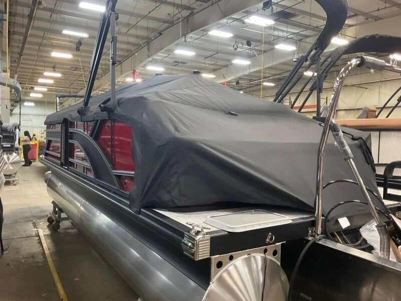 Bennington Marine 21s Swingback Sport 3t Rouge 2026 alt