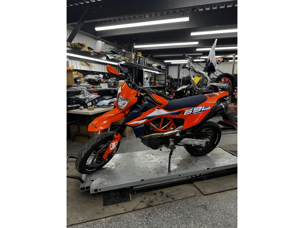 2024 Ktm 690 Smc R alt