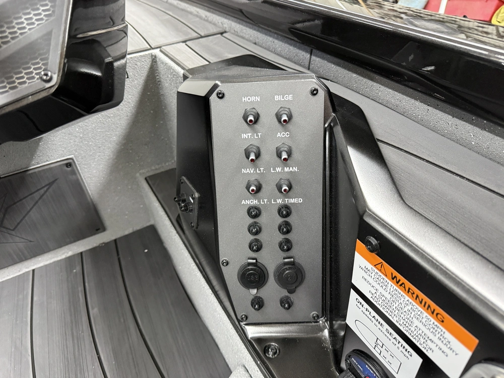 2026 Vexus Avx2085s alt