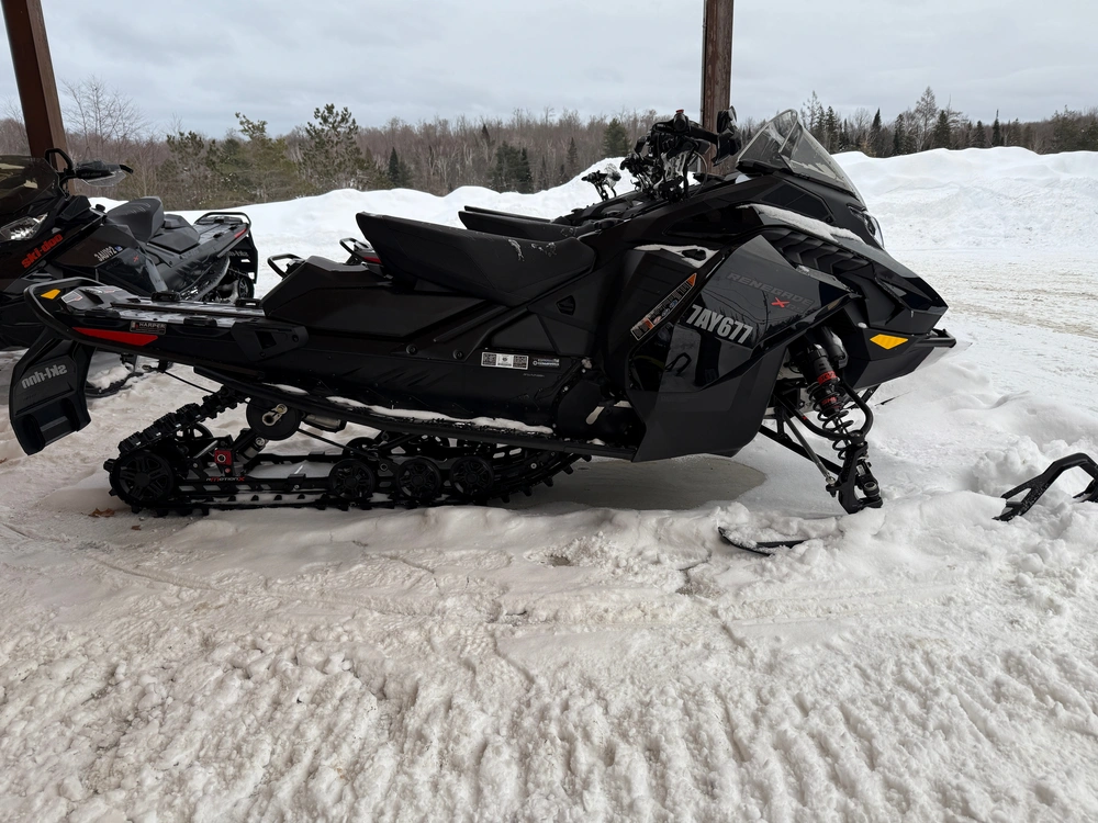2023 Ski-doo Renegade Xrs 850 E-tec W/ Smart-shox, 10.25" Touchscreen, 1.5" Ice Ripper Xt Track (ulpv) alt