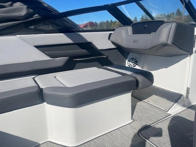 2025 Cobalt Boats Cs22 alt