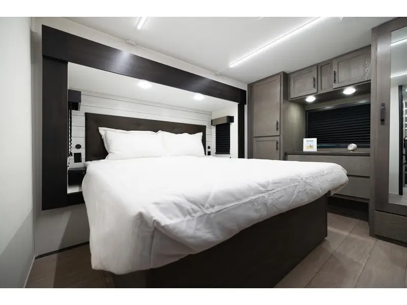 2026 Arctic Wolf 3250 SUITE