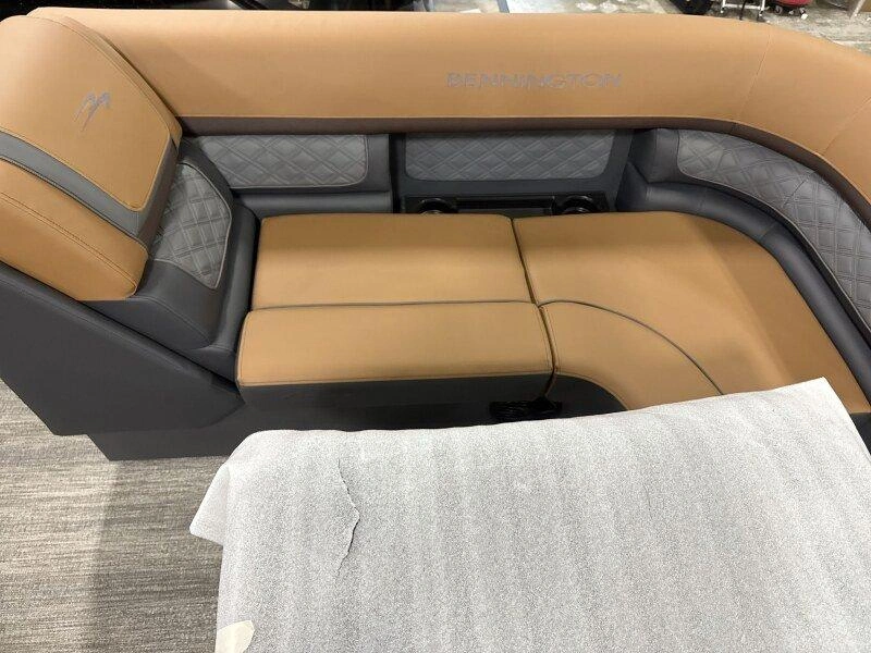 2026 Bennington Marine 22s Swingback Luxe 3t Noir Mat alt