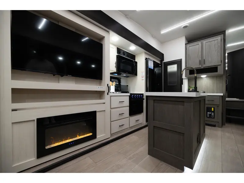 2026 Arctic Wolf 3250 SUITE