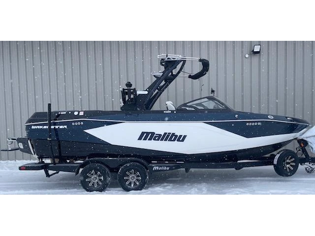 2025 Malibu 23 Lsv alt