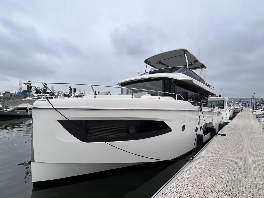 2022 Absolute NAVETTA 52