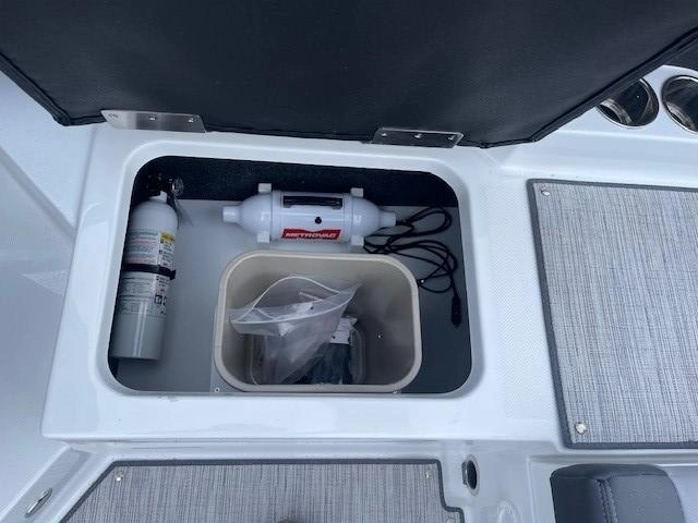 2025 Cobalt Boats Cs22 alt