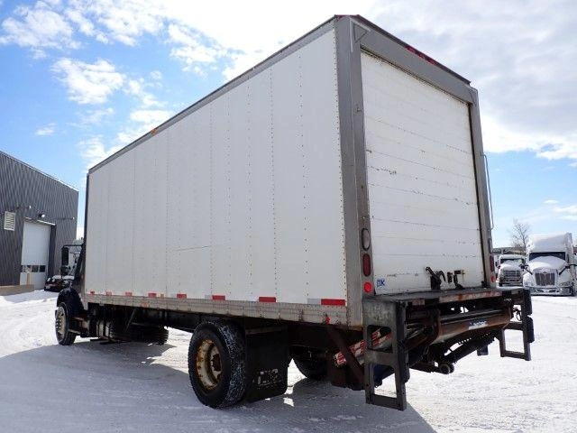 Freightliner M2106 2017