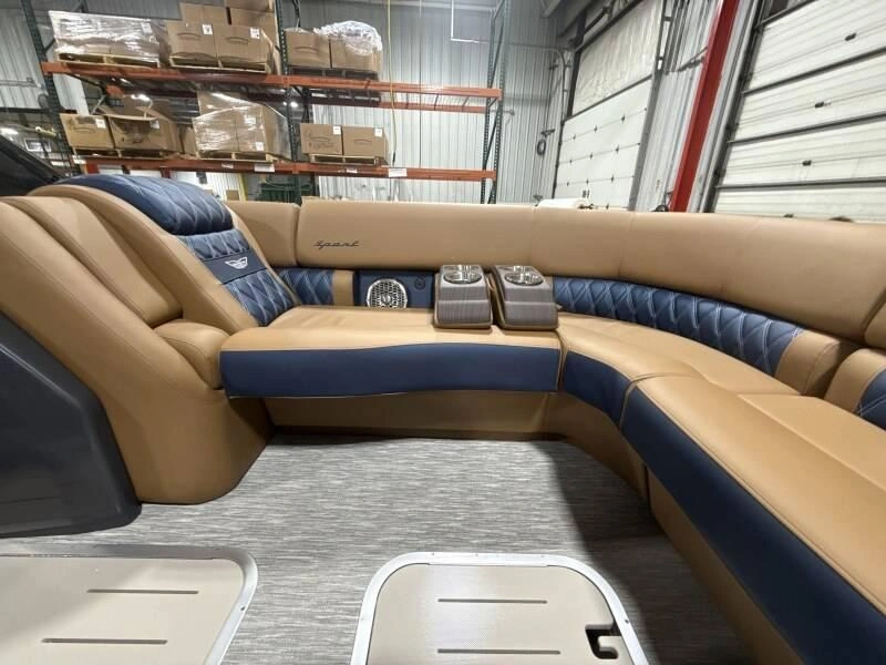 2026 Bennington Marine Qx 25 Swingback Arch 3t alt