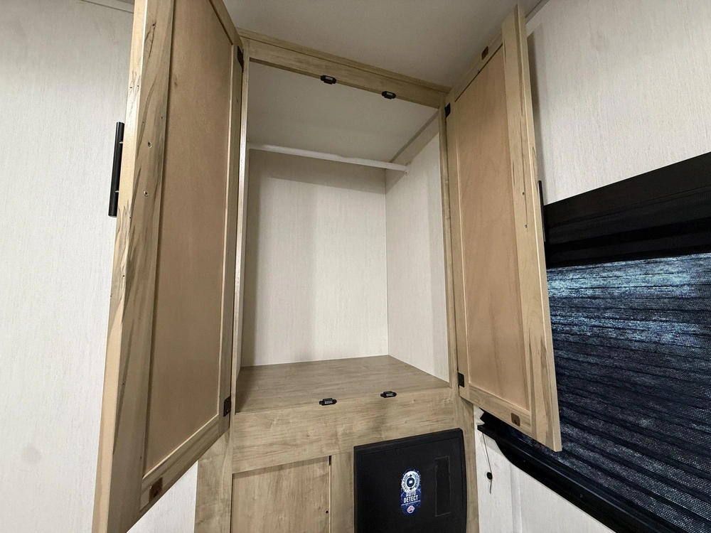 Cherokee 304sr Wolf Den 2026 alt