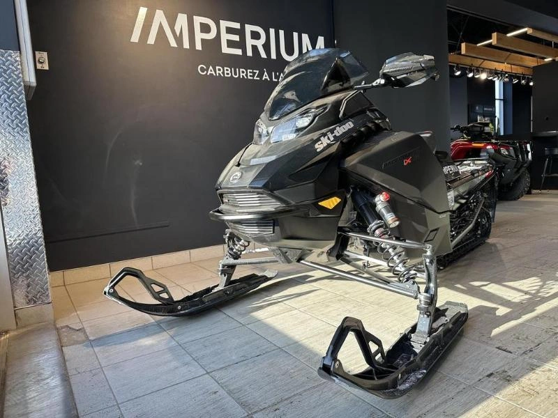 2025 Ski-doo Backcountry X-rs 146 (43'') 850 E-tec Storm 150 1.5'' E.s. alt