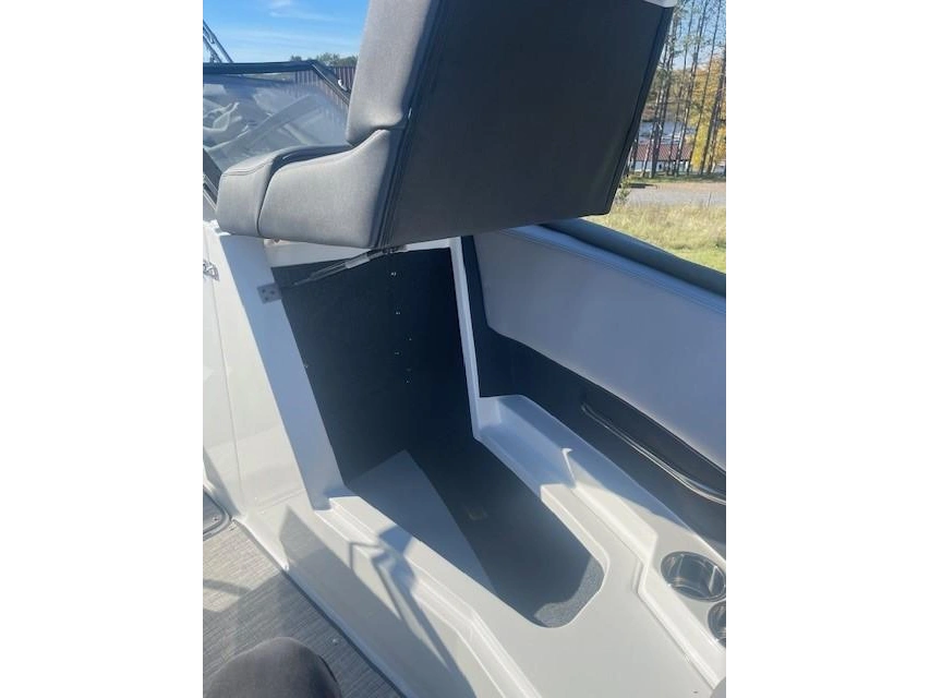 2025 Cobalt Boats Cs22 alt