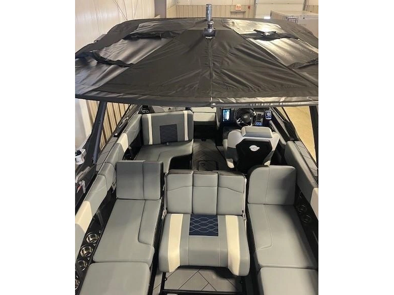 2025 Malibu 23 Lsv alt