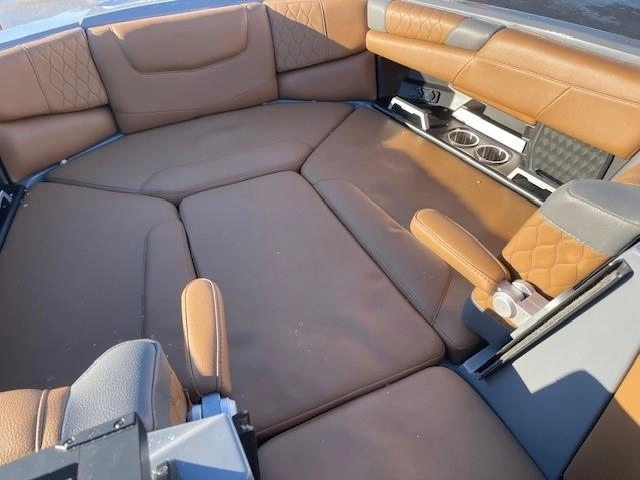 2021 Malibu M220 alt