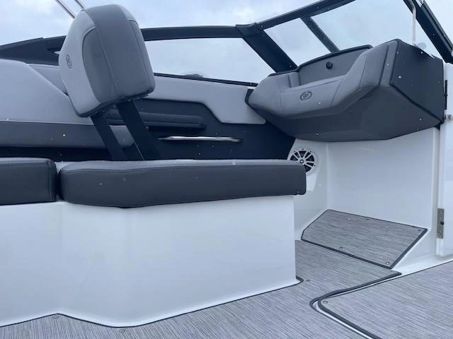 2025 Cobalt Boats Cs22 alt