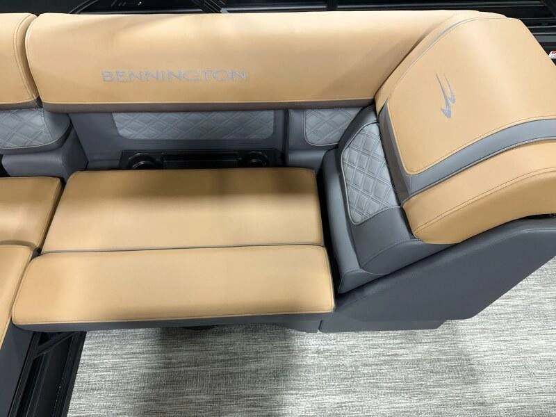 2026 Bennington Marine 22s Swingback Luxe 3t Noir Mat alt