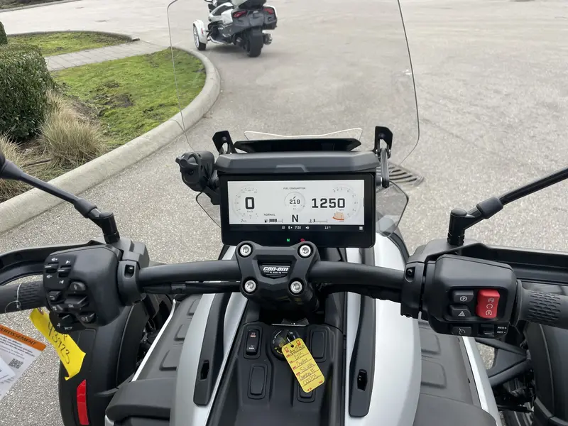 2025 Can-Am CANYON XT thumbnail 9