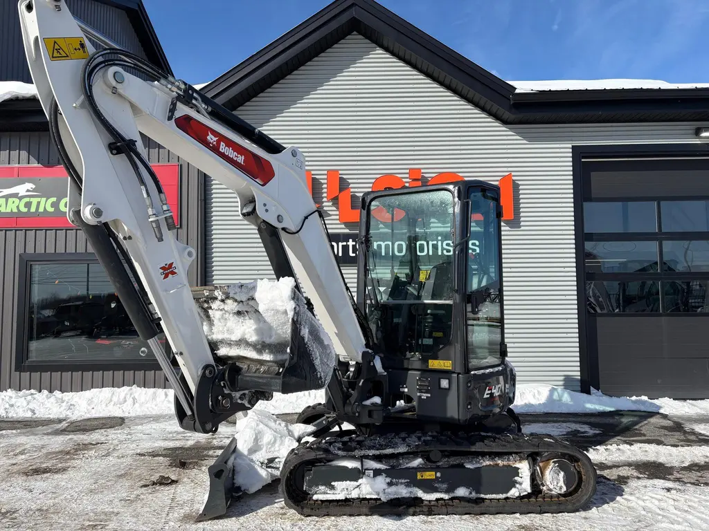 BOBCAT E40 R2 2024