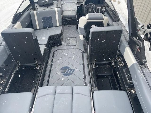 2025 Malibu 23 Lsv alt